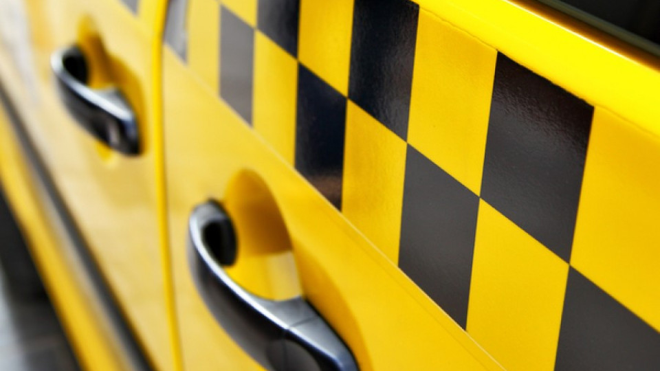 Наръгаха шофьор на такси в Плевен | StandartNews.com