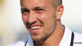 Адмирала прибира натирен от "Славия"
