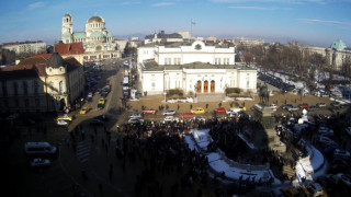 Рехав протест и стари муцуни край парламента