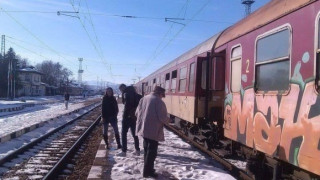Влакът Пловдив - София блокира заради проблем в контактната мрежа