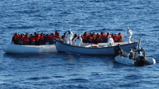 Връщат с ферибот бежанците в Турция