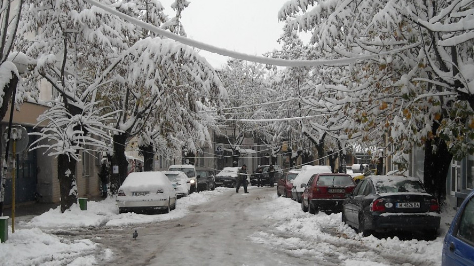 Снегът повреди кабели и стълбове за 360 хил. | StandartNews.com