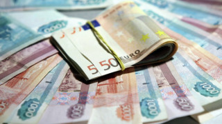 Решават за еврото след проверка на банките