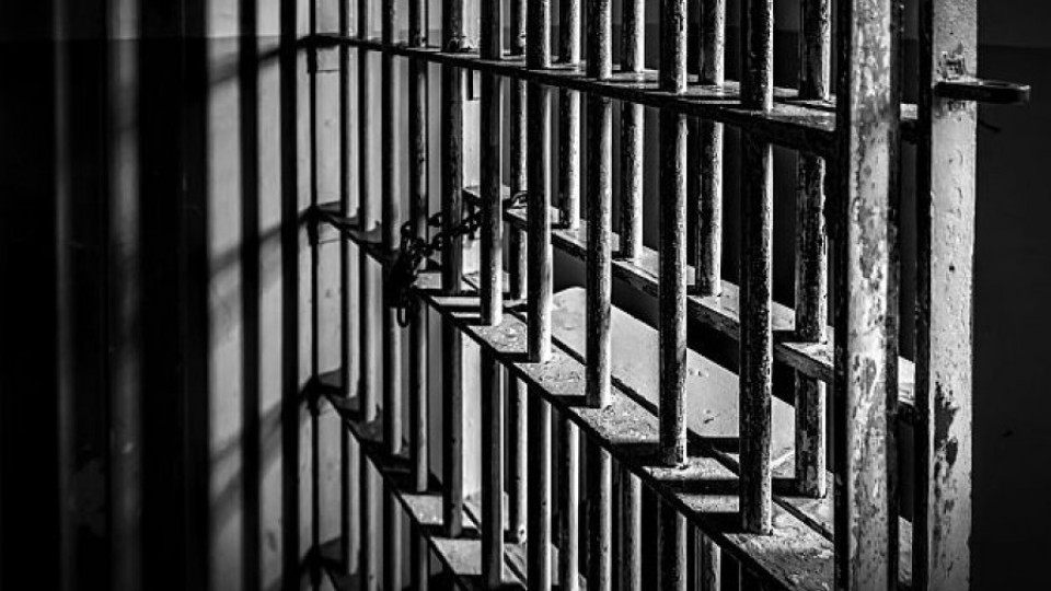 Затворници печелят дела за кофи вместо тоалетни | StandartNews.com