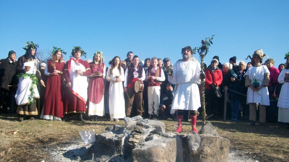 Дионисий поведе хорото на боговете | StandartNews.com