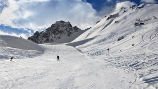 Удар в скала уби румънски скиор