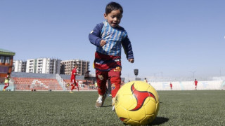 Детето, което трогна целия футболен свят