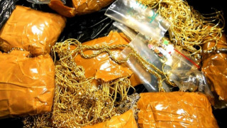 Българки скриха над 1,5 кг злато в сутиените си