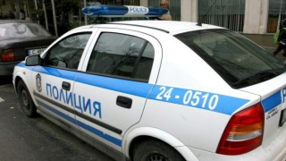 Кола блъсна двама пешеходци в София