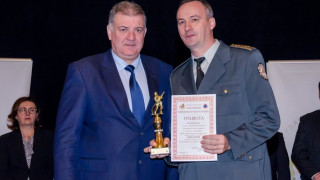 Наградиха началника на районната пожарна служба в Ардино