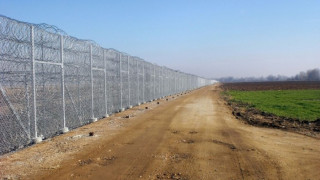 Израел вдига ограда по границите си