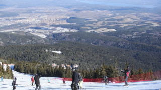 Елитът в ските тренира при перфектни условия в Боровец
