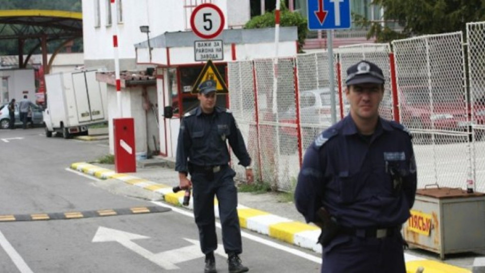 Тираджии се жалват от мудна работа на гръцки митничари | StandartNews.com