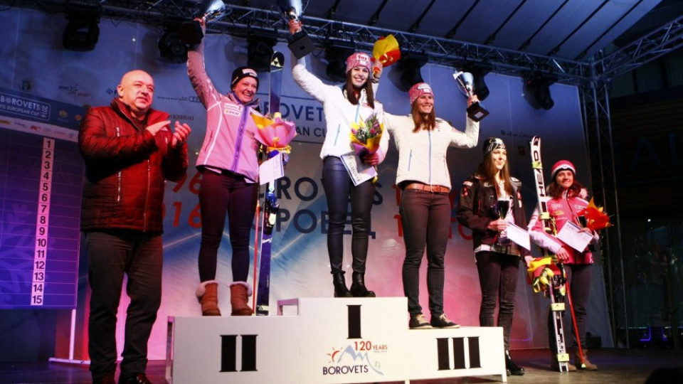 Министър Кралев награди победителката в Боровец | StandartNews.com