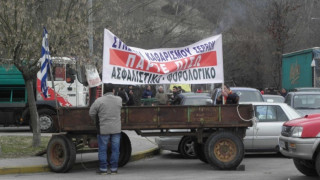 Правителството в Гърция призова за преговори след блокадите