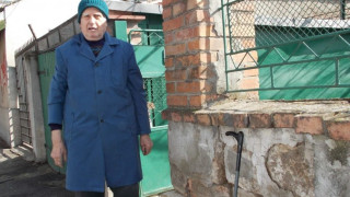 Джип потроши основи на къща в Добрич 