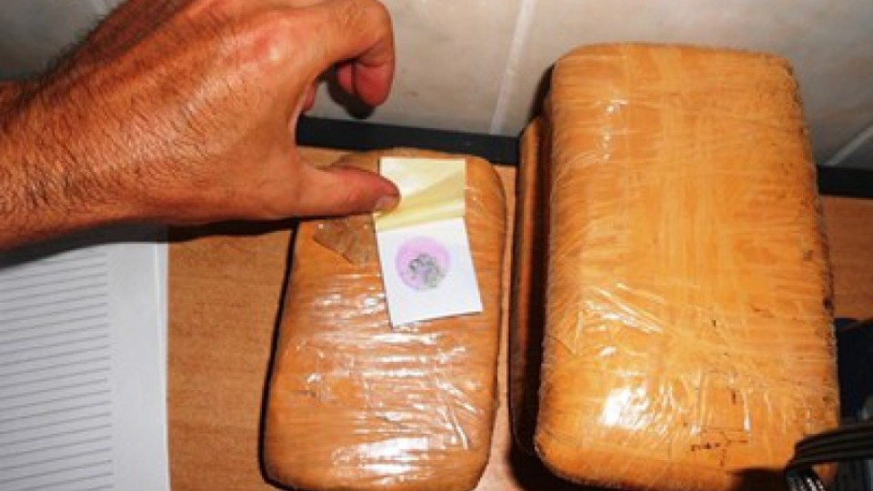 Заловиха българин, пренасящ 1,538 кг хероин на "Лесово" | StandartNews.com