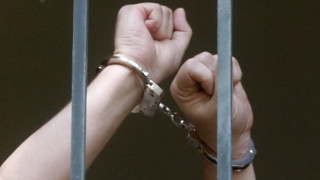 18-годишен с 13 присъди остава за постоянно в ареста