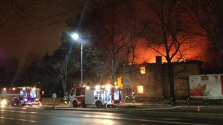 Горя старата еврейска баня в Пловдив 
