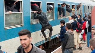 Унгария спира влаковете с Хърватия