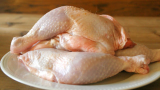 Затвориха нелегална транжорна за пилешко месо 