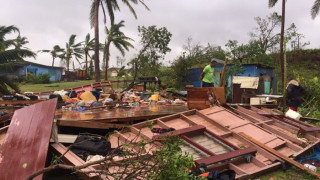 Мощен ураган удари Фиджи