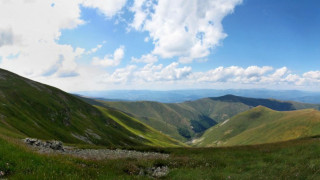 Показват филм за разделени от граници хора