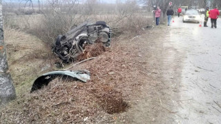 Момче и момиче загинаха в зверска катастрофа