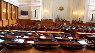 Решават дали армията ще пази границата