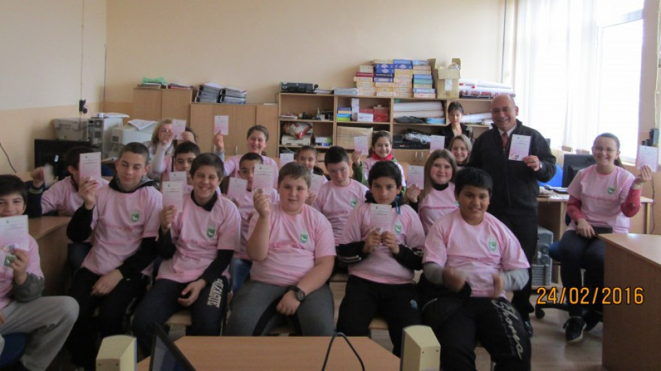 Филм и розови тениски срещу тормоза в училище | StandartNews.com