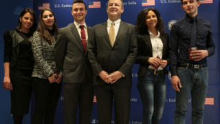 100 000 български студенти на летни бригади в САЩ
