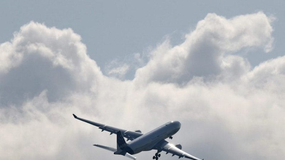 Заплаха за бомба в самолет, прелитащ над България | StandartNews.com