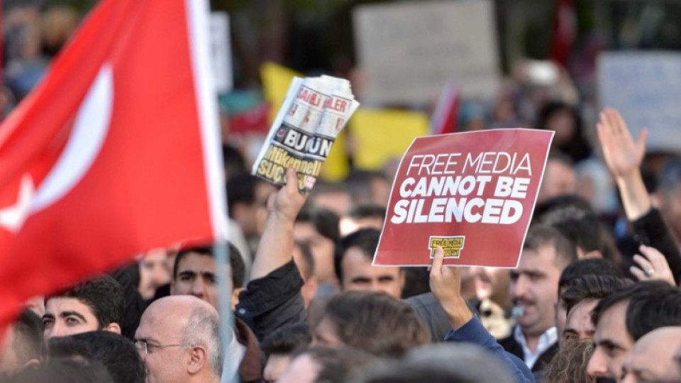 Закриха влиятелна турска медия | StandartNews.com