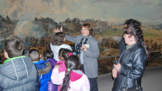 Деца окичиха Панорамата с рисунки