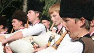 Над 100 гайди в Морската градина във Варна за 3 март