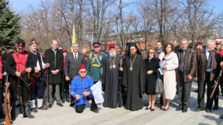 Дометиан се снима до руския генерал Боревски