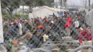 ЕС даде срок на Гърция за регистрацията на бежанците