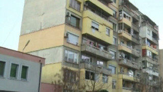 Детето, паднало от 8 етаж, остава с опасност за живота