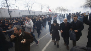 Турската полиция се окопа в редакцията на „Заман" 