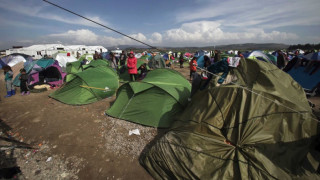 Хиляди болни в бежанския лагер в Идомени