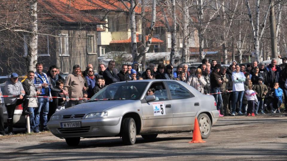 Жени въртят волани за 8 март в Монтана | StandartNews.com