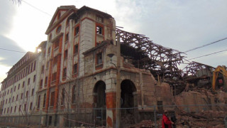 Жива верига брани емблематична сграда в Пловдив
