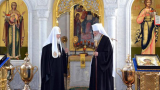 Неофит и Кирил отслужиха света литургия в Москва
