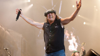 AC/DC отлагат турне - вокалът може да оглушее