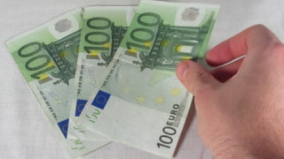 Жена призна вина за фалшиво евро