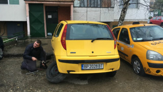 Над 40 коли осъмнаха с нарязани гуми във Враца