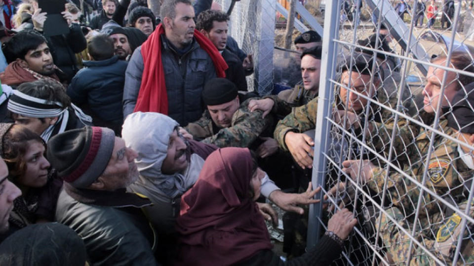 Предоставяме помощ на бежанците по границата | StandartNews.com