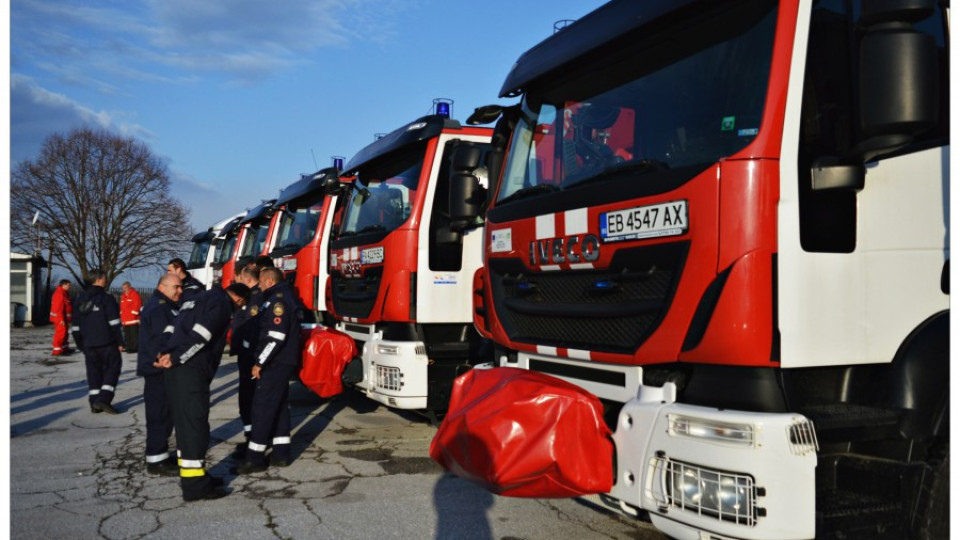 7 камиона с помощ заминаха за бежанците | StandartNews.com