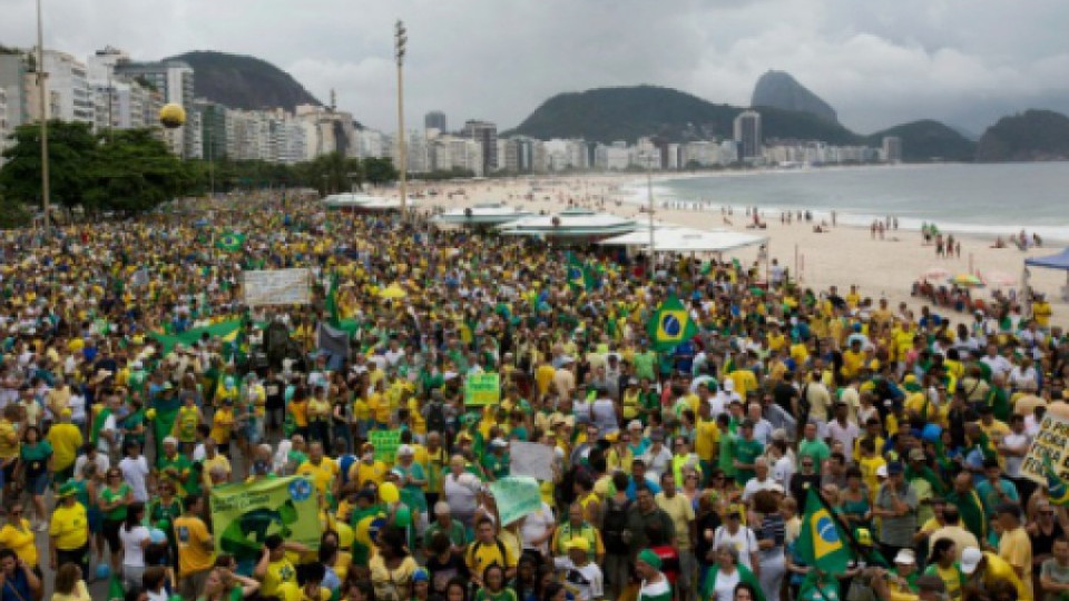 3 милиона бразилци искат оставката на Дилма Русеф | StandartNews.com