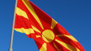 Македонист развя знамето на Вергина от кметство